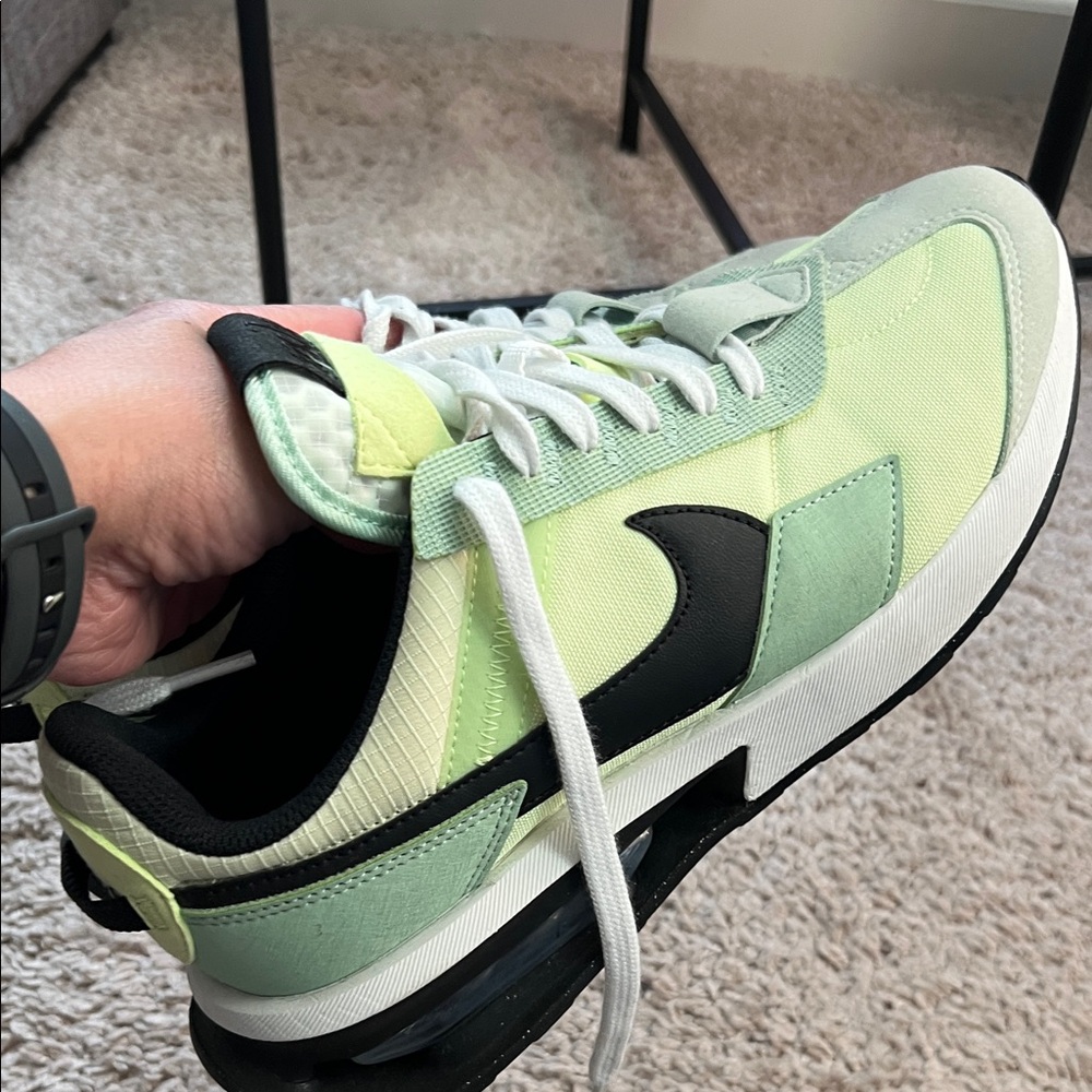 Nike Lime and Black Women's Sneakers - Picture 6 of 9